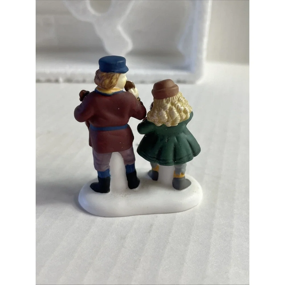 NIB DEPT 56 GINGERBREAD VENDOR HERITAGE DICKENS SNOW VILLAGE 58402 CHRISTMAS
